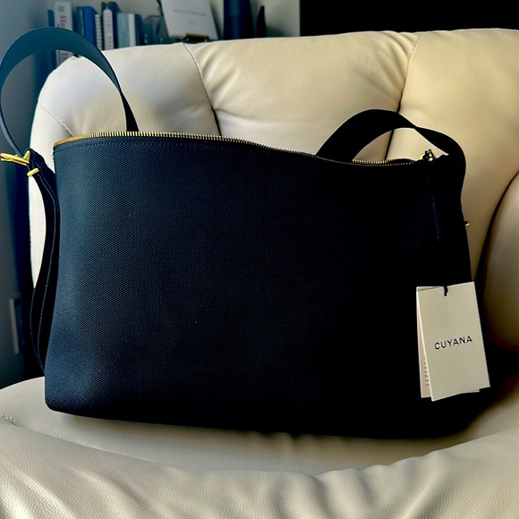 Cuyana Sling Bag Medium - Picture 1 of 4